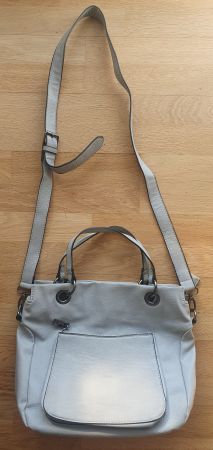 Sac à main gris clair avec bandoulière