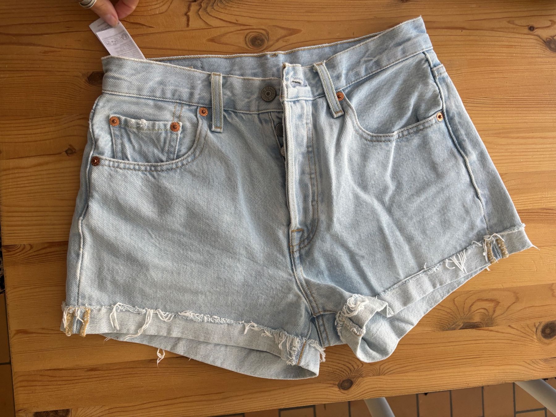 Levi's Jeans: Levis Jeans Shorts – Neu (gemäss Beschreibung) aus Flurlingen von AninaHaltiner
