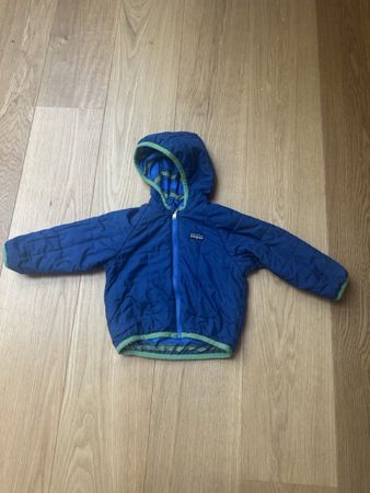 Patagonia Daunenjacke mit Kapuze, Grösse 12-18 Monate
