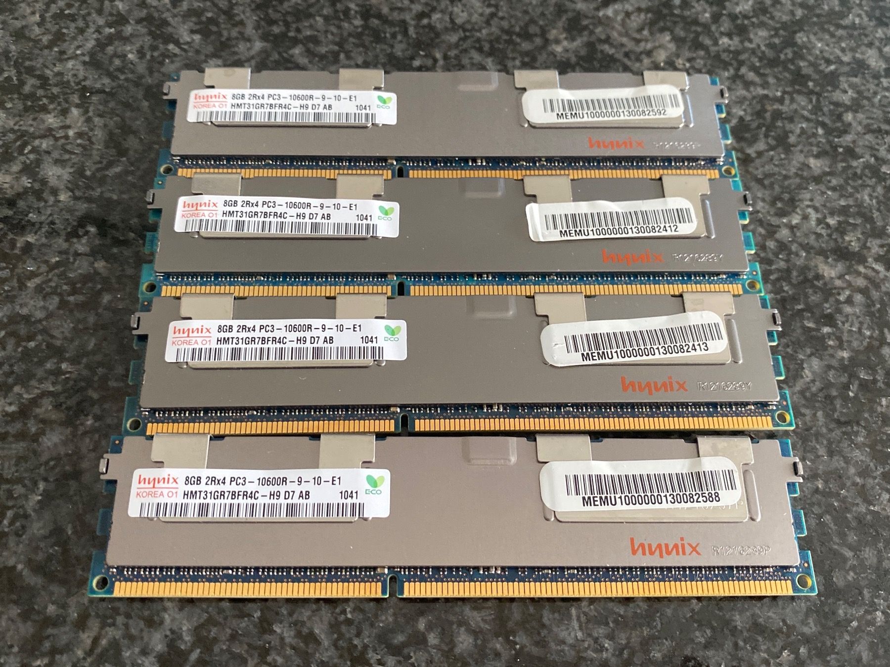 Memory / RAM: RAM 4x8GB HYNIX HMT31GR7BFR4C-H9 – Gebraucht aus Fislisbach von Special24
