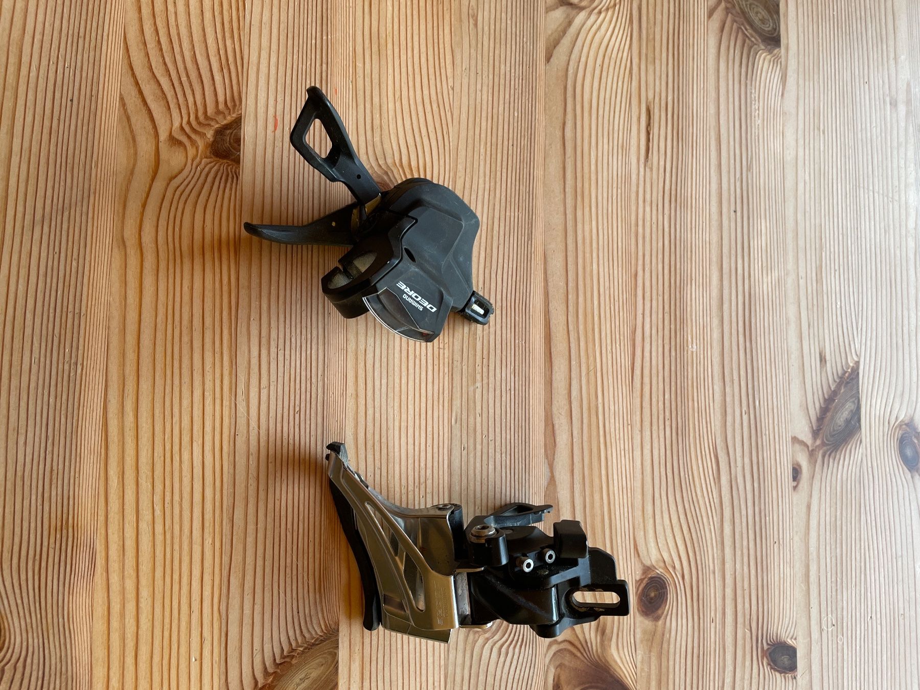 Shimano Pezzi di ricambio: Manette et dérailleur avant shimano deore – Usato da Les Vérines venduto da Francky_Lee_Jr