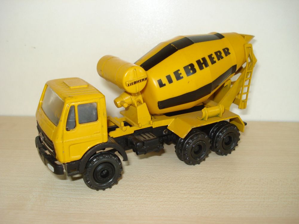 864689_4