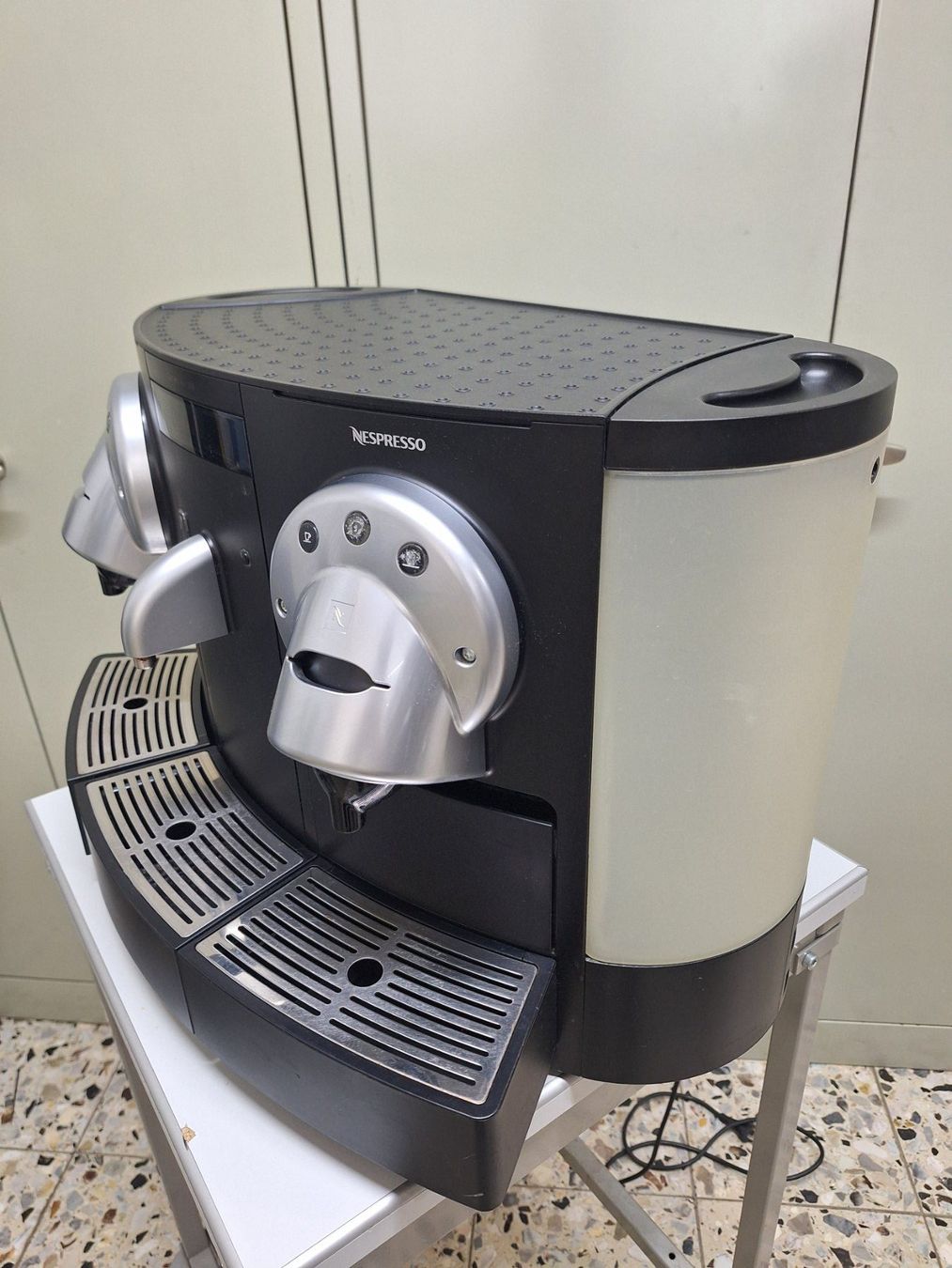 Nespresso Macchine per caffè & Macchine per espresso: 2 x Machine à café (capsule) NESPRESSO GEMINI 200 – Difettoso da Laconnex venduto da Patkek29 2