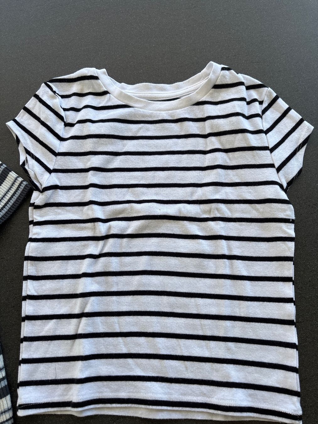 H&M Blusen, T-Shirts & Tops: 2er Set T-Shirts, gestreift, Gr. 146/152 – Gebraucht aus Wilen b. Wil von b-mountain 1