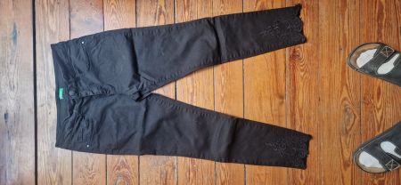 Benetton schwarze Jeans mit Blumennaht Gr. 36