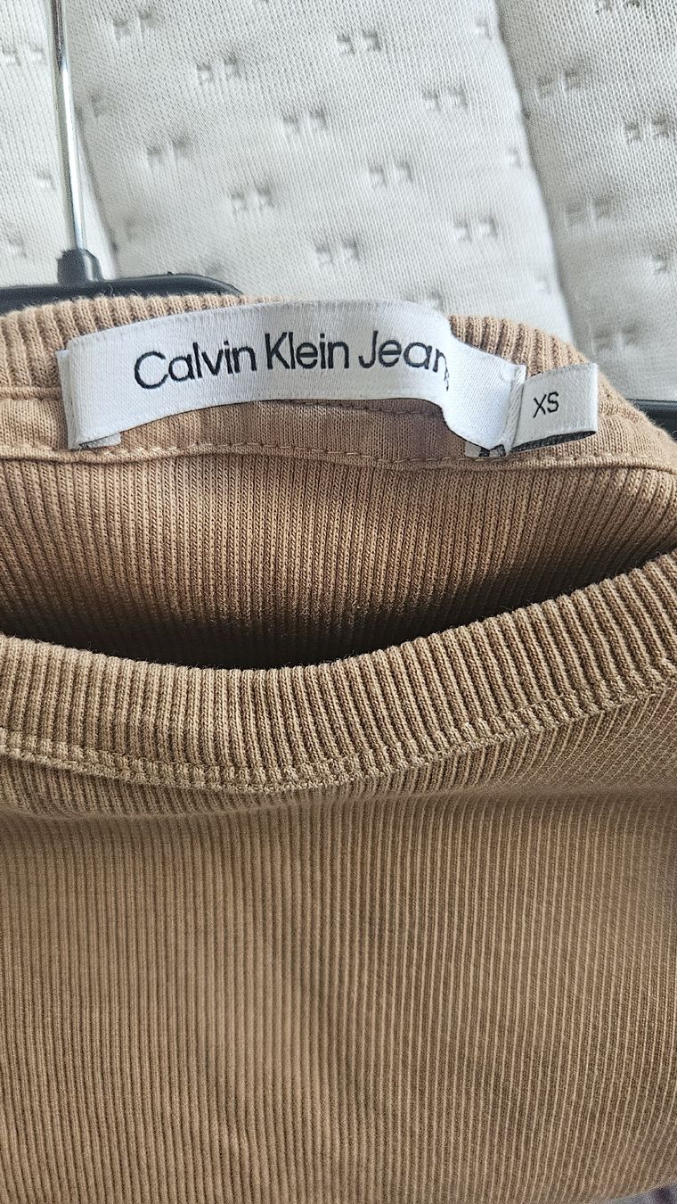 Calvin Klein T-shirt: top manches courtes Calvin Klein  – Nuovo (secondo la descrizione) da Orbe venduto da gar_b27k 1