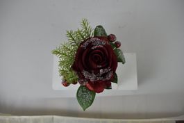 Künstliches Rosengesteck im Topf