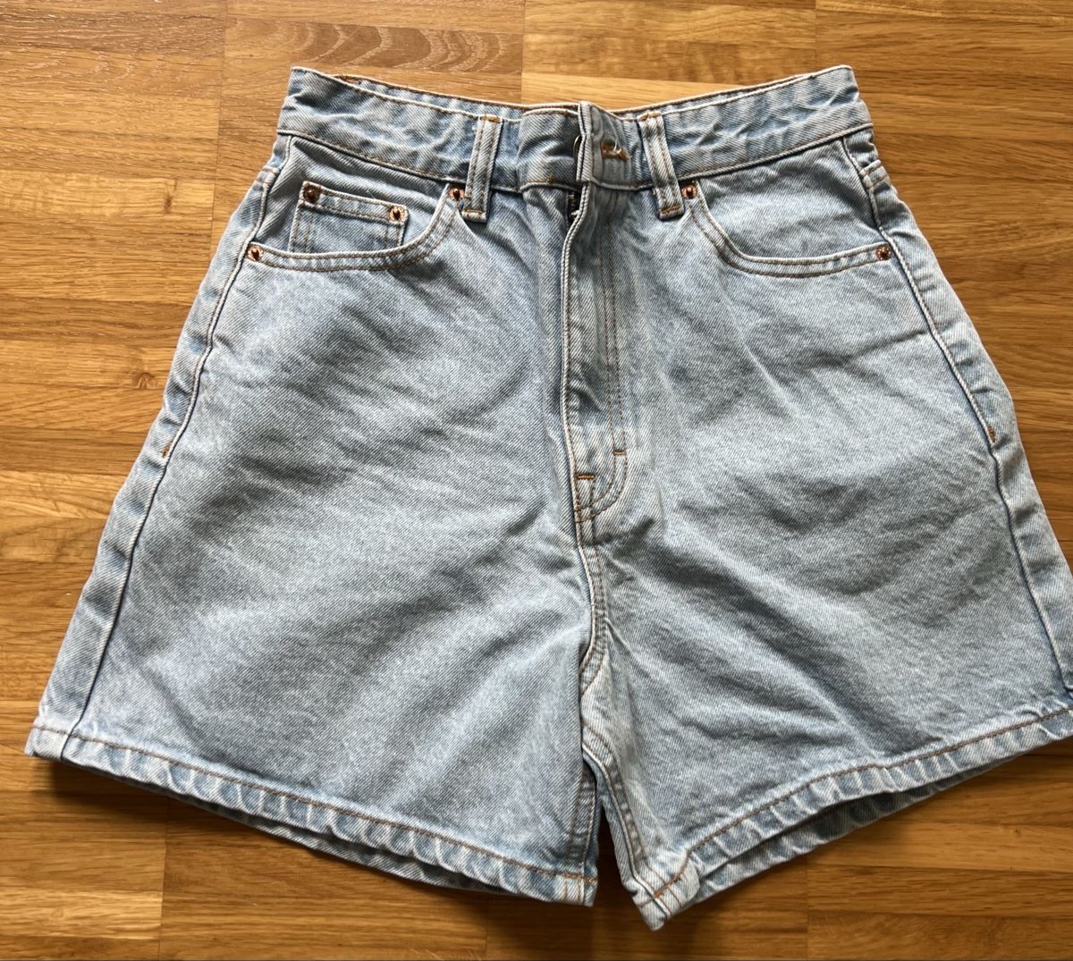 Pull&Bear Jeans: Pull&Bear Jeans Shorts – Nuovo (secondo la descrizione) da Weiach venduto da deb_7zrg