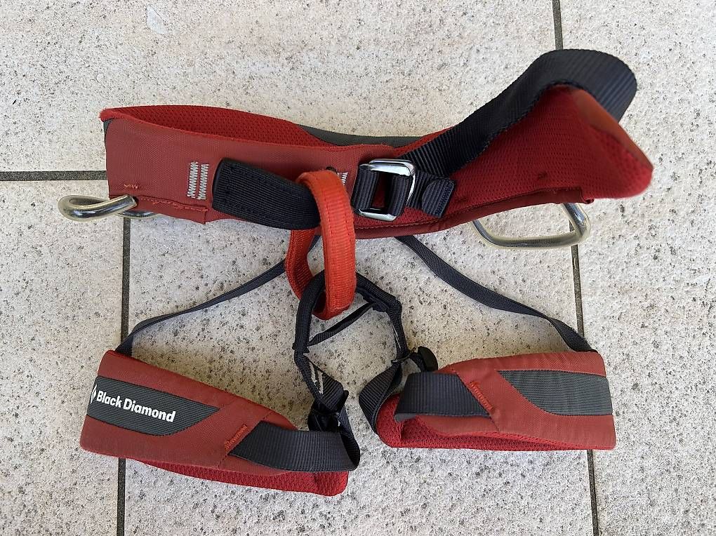 Matériel de grimpe: Black Diamond Kinderklettergurt Rot – D'occasion à Arzo par val_55vd