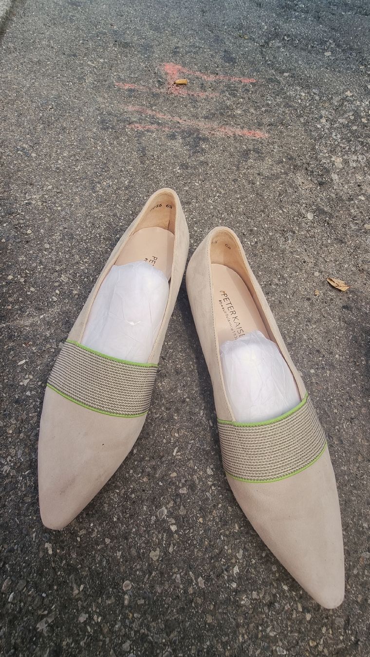 Kaiser Scarpe da donna: Chaussures plates Peter Kaiser daim beige taille 6.5 NEUVES – Usato da Vevey venduto da fer3ica