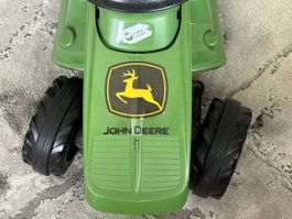 Ein neuer John Deere für kleinkinder.