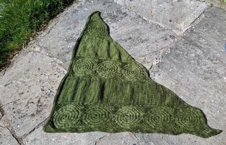 Schultertuch "Newgrange" handgestrickt, 100% Merino    NEU