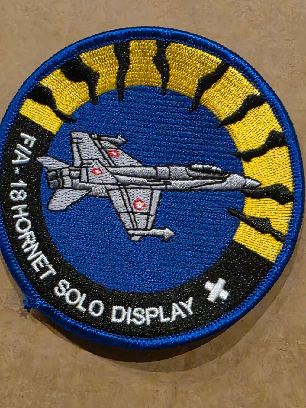 Schweizer Armee Placchette & Badge: Luftwaffe Abzeichen Badge FA 18 Solo Display neu Klett – Nuovo (secondo la descrizione) da Nyon venduto da freetoys08