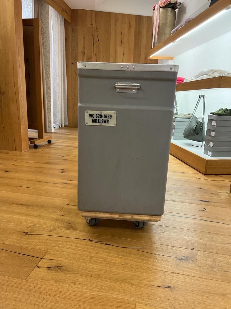 Swissair Sonstiges zu Aviatik: Swissair Trolley – Gebraucht aus St. Gallen von Bt5 2