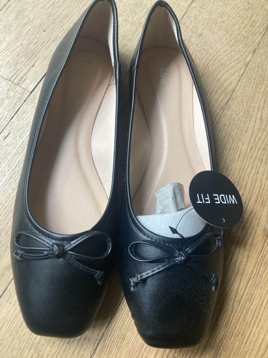 Scarpe da donna: Ballerina schwarz Gr 42 – Nuovo (secondo la descrizione) da Basel venduto da Nomagusa 1
