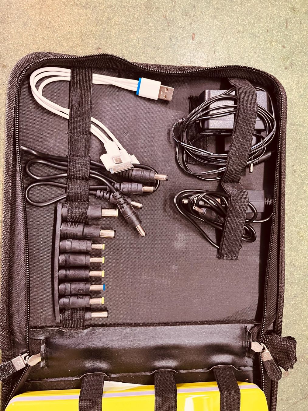 Swaytronic Caricabatterie: Swaytronic Startbooster mit Zubehöhr – Usato da Remigen venduto da Fazer 2