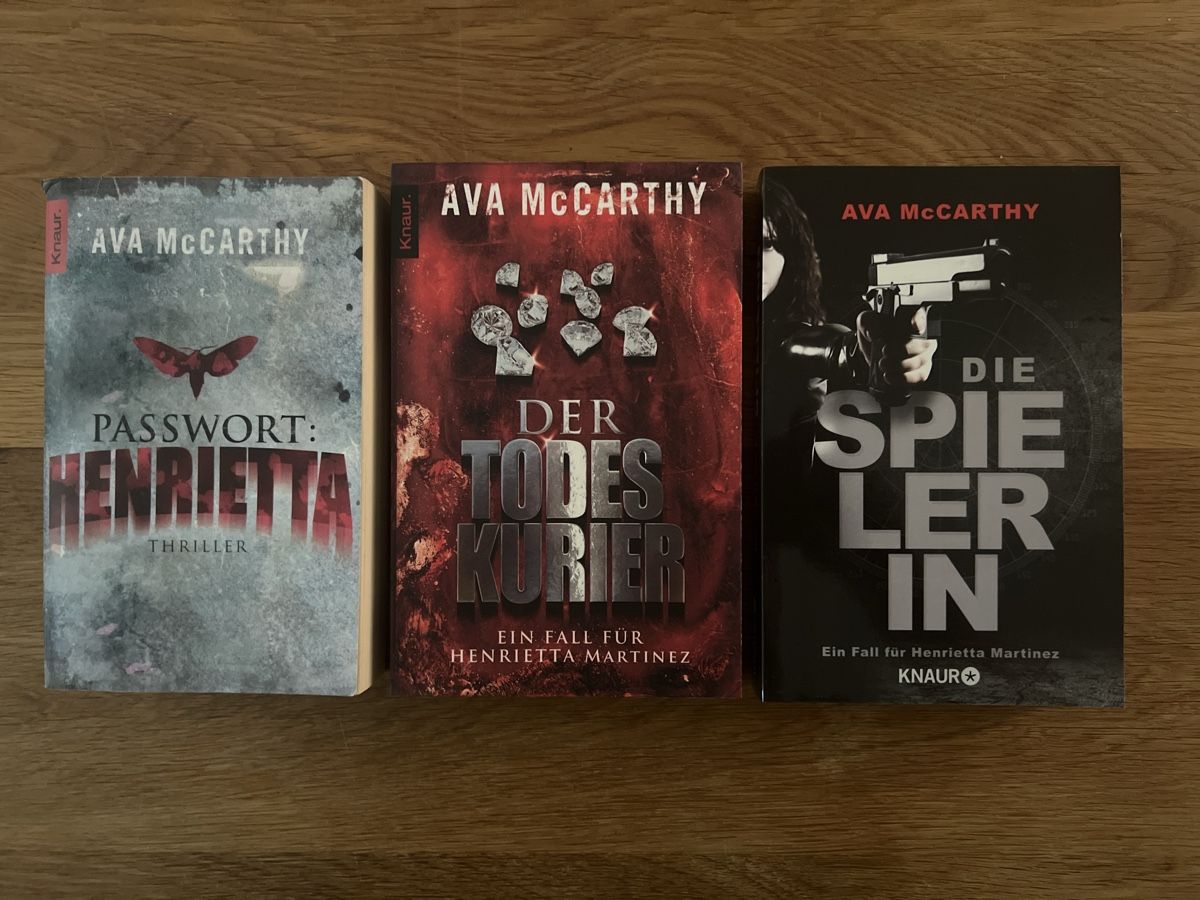 Libri: Trilogie von Ava McCarthy Henrietta  – Nuovo (secondo la descrizione) da Uznach venduto da Apuutze