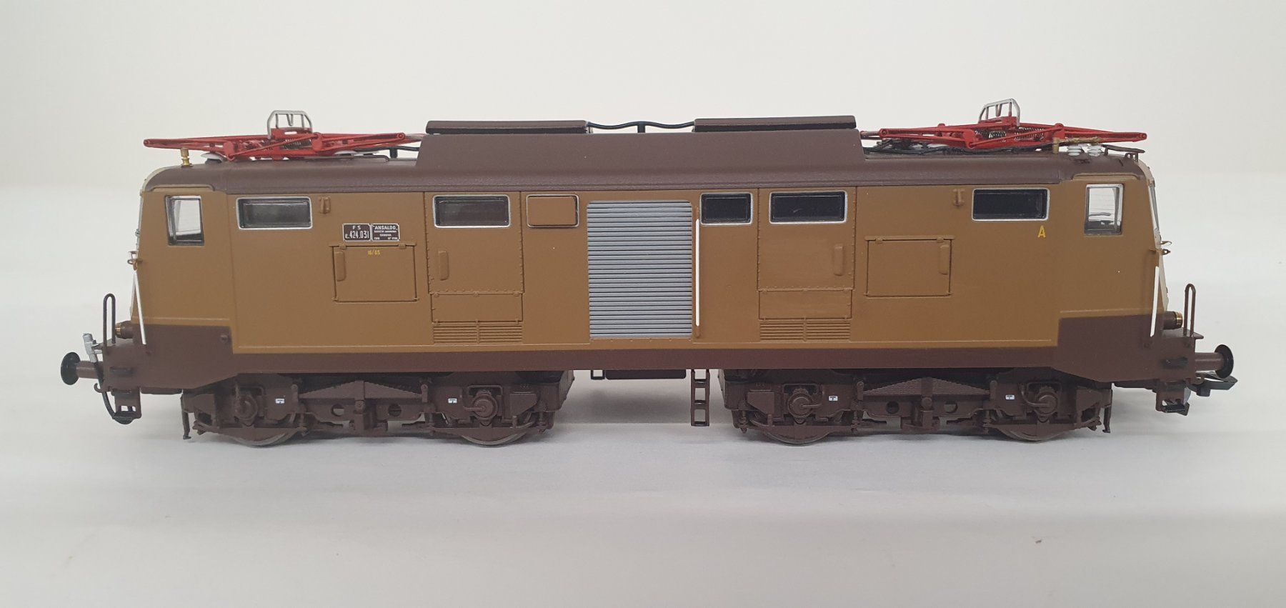 ACME Modellini di ferrovie: ACME 60320 FS E424.03, castano/isabella – Nuovo e nell'imballaggio originale da Würenlos venduto da jub_nd5j