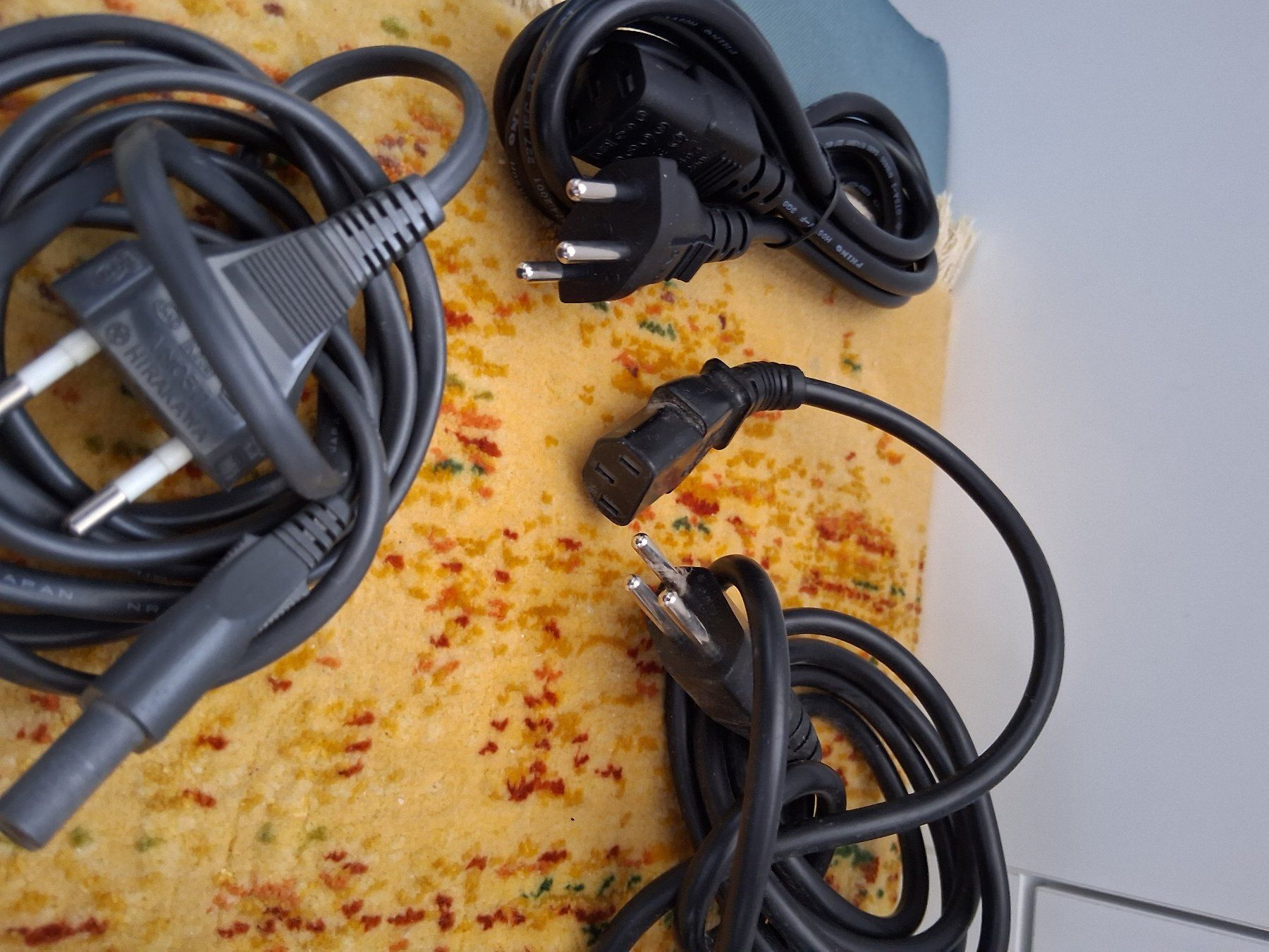 Cavi: Lot de câbles audio/vidéo RCA / Jack 3.5mm  etc. – Usato da Aigle venduto da Marcagapit 7