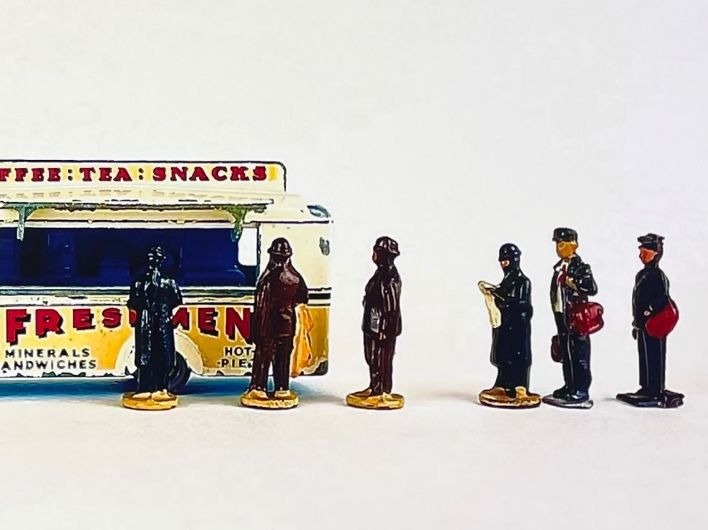 Foto & Immagini: Poster print - refreshments queue – Nuovo (secondo la descrizione) da Genthod venduto da lightyear63 2