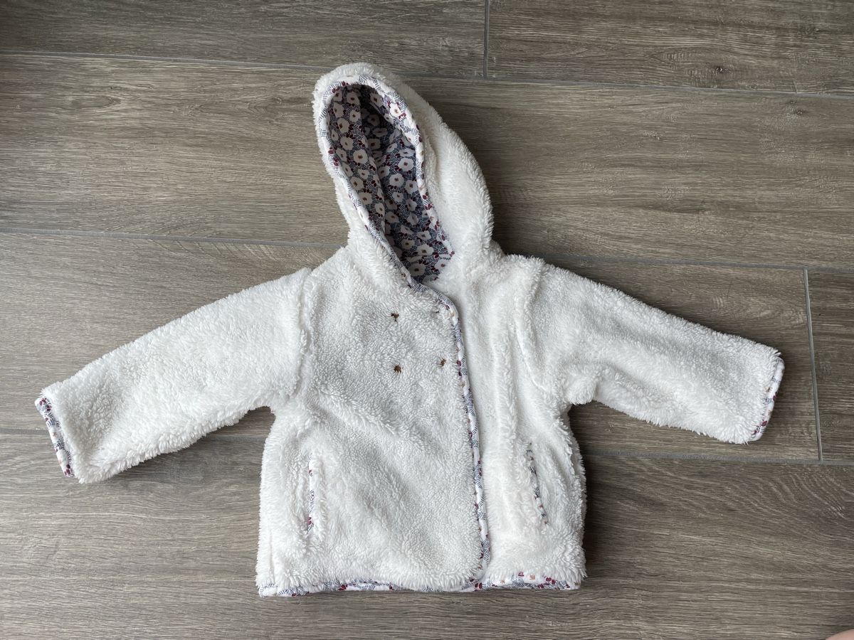 Vestes & Manteaux: Manteau bébé réversible 18 mois – Neuf (Voir description) à La Tour-de-Peilz par flo_m27g