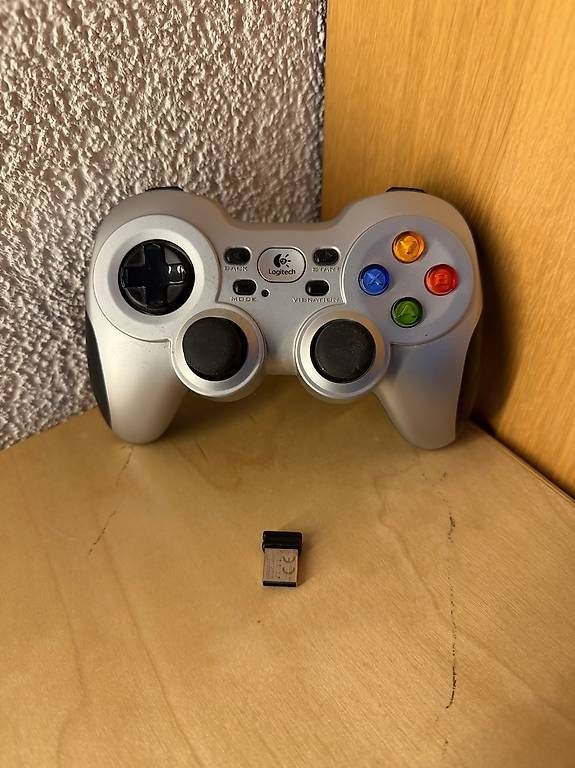Manettes: LOGITECH F710 WLESS GAMEPAD – D'occasion à Laufen par nic_nsj8 1