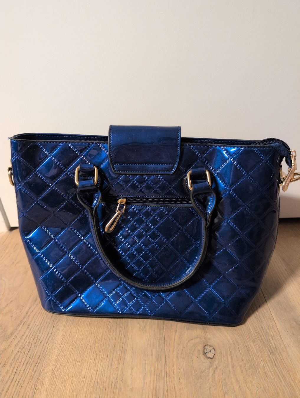 Borse da donna: NEU Blaue Handtasche Lacklederoptik – Nuovo e nell'imballaggio originale da Uster venduto da Mooreas 3