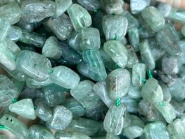 Strang echte green kyanite Nuggets / stone 6-8 mm