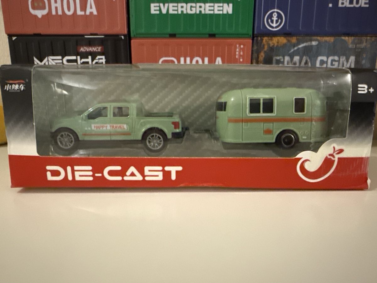 Modellini d'auto: Die-Cast Pickup mit Wohnwagen neuwertig – Nuovo e nell'imballaggio originale da Basel venduto da Zomeg