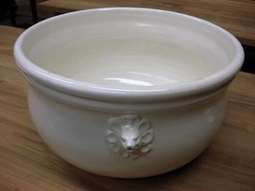 Pots de fleurs: Grossformatiger, weisser  Übertopf mit Löwenköpfen – Neuf (Voir description) à Geroldswil par botanicals 1