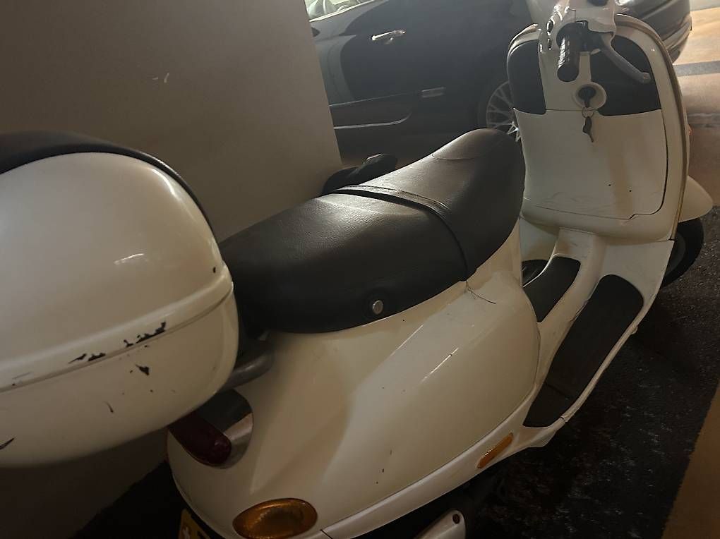 Scooters: Vespa Piaggio, 50 km/h – Gebraucht aus Muralto von GLAG 2