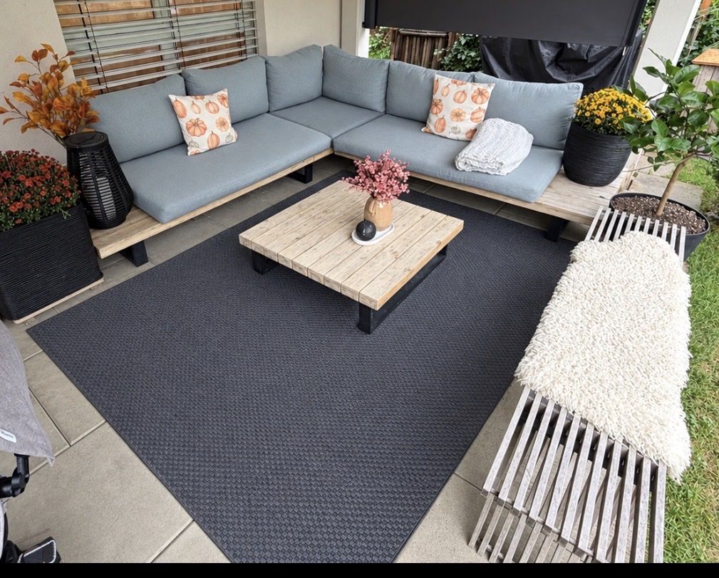 Divani: Gartenlounge mit Teppich – Usato da Bronschhofen venduto da PaliF