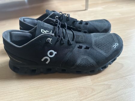 On Cloud X, Schwarz, Grösse 45, Top Zustand!