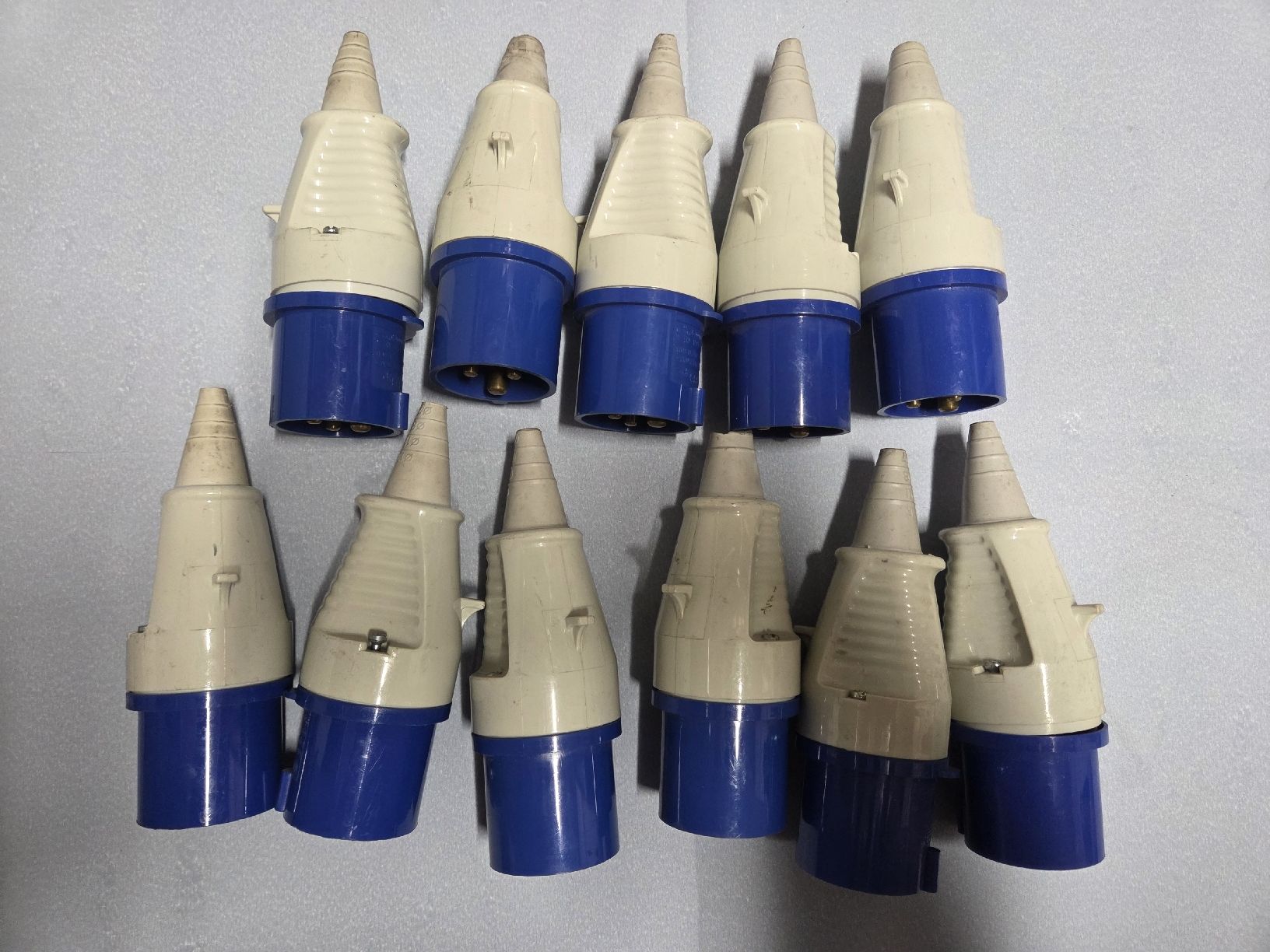 Walther Spine: CEE Stecker, 16A, 3-polig Stecker CEE PCE 16a 3p 250V – Usato da Zürich venduto da eymen20 7