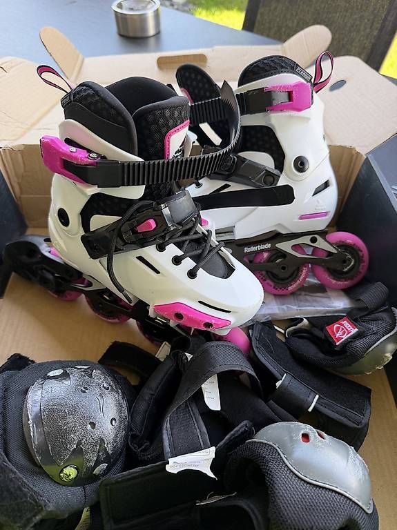 Pattini in linea & Pattini a rotelle: Rollerblade original Inlineskates Gr. 28-32 mit Schoner – Usato da Aesch LU venduto da Mgary