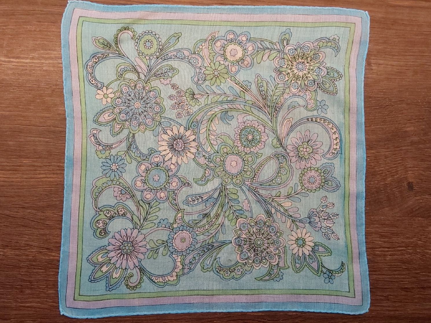 Altro in  Abbigliamento & Accessori: Taschentuch Motiv Blumen – Usato da Köniz venduto da scopello12