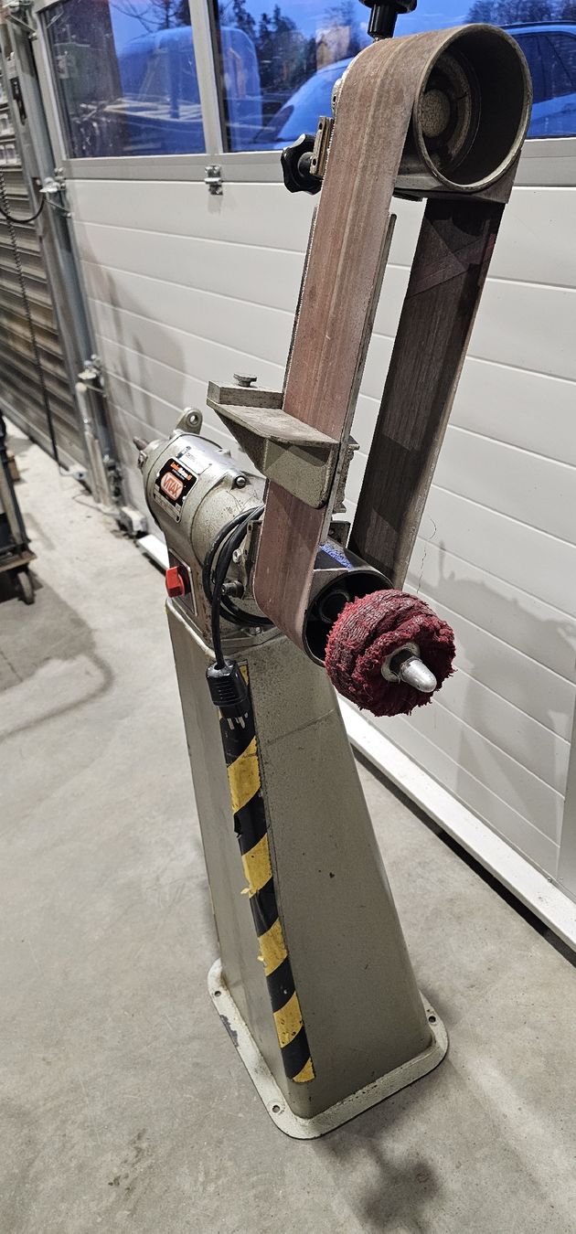 Schleifen & Polieren: Vitax V1  Bandschleifmaschine – Gebraucht aus Emmenbrücke von inf_l8yf 3