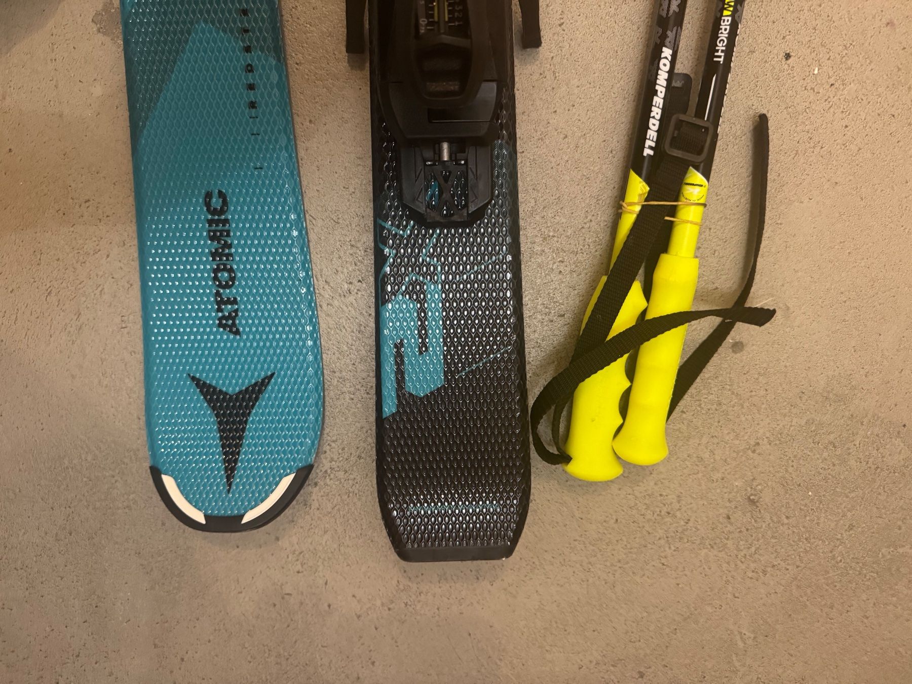 Atomic Sci: Atomic Redster J2 Kinderski 110 cm mit Bindung + Komperdell – Nuovo (secondo la descrizione) da Frauenfeld venduto da dan_lqh2 5