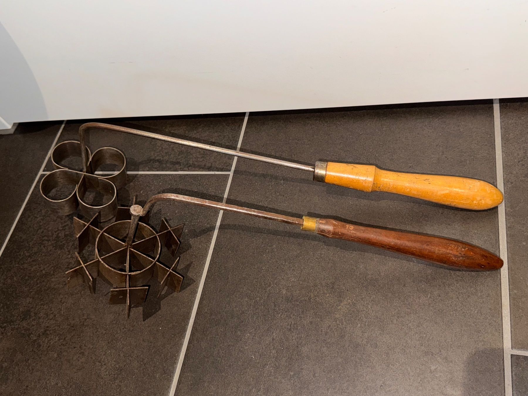 Appareils de cuisine: 2 alte Waffeleisen Rosenküchlein – D'occasion à Rothrist par Fondgruebe 1