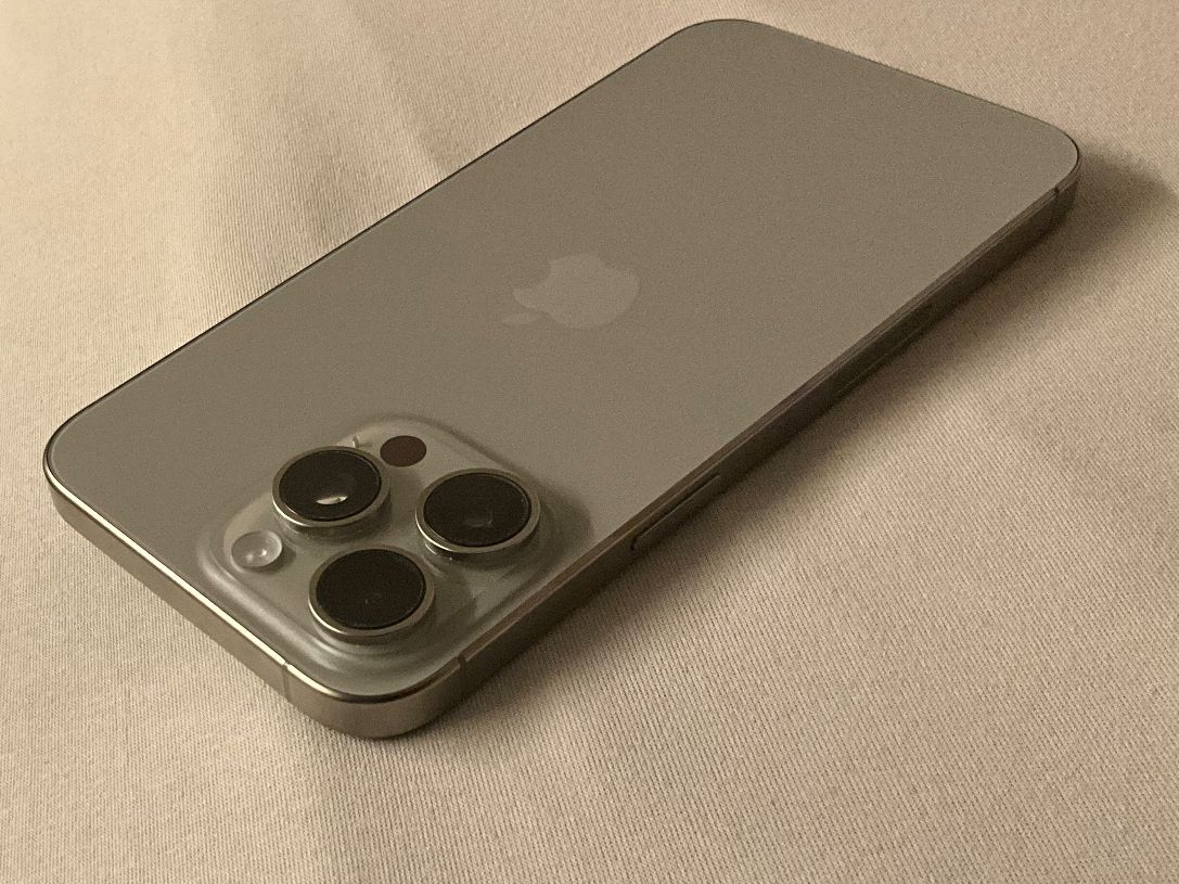 Apple Portables: iPhone 15 Pro Max 256GB | Titanium | Hülle | Privacy Screen – D'occasion à Wettingen par mar_dv76 2