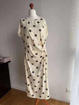 Kleid mit Punkten und Drapierung hellgelb Grösse XXL (ca 48)