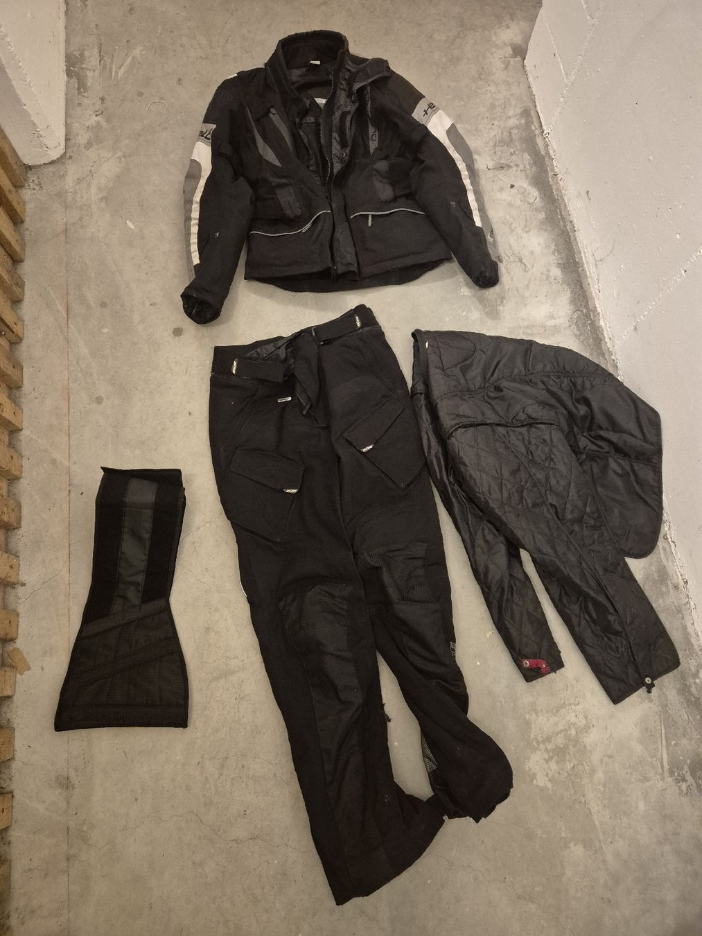 Lotti di vestiti: Motorradbekleidung Grösse M – Usato da Bad Ragaz venduto da PatrickK89