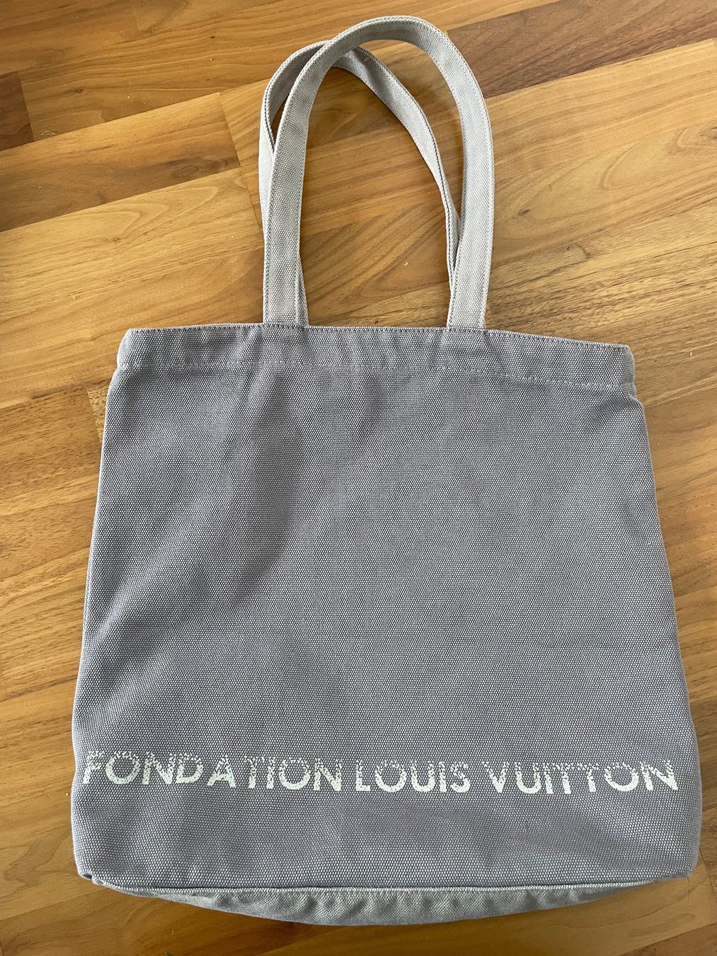 Louis Vuitton Borse: Fondation Louis Vuitton Tote Bag – Usato da Hittnau venduto da LuxAndMore 1