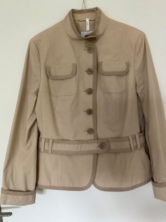 AKRIS schöne leichte Jacke Gr 40 beige gereinigt