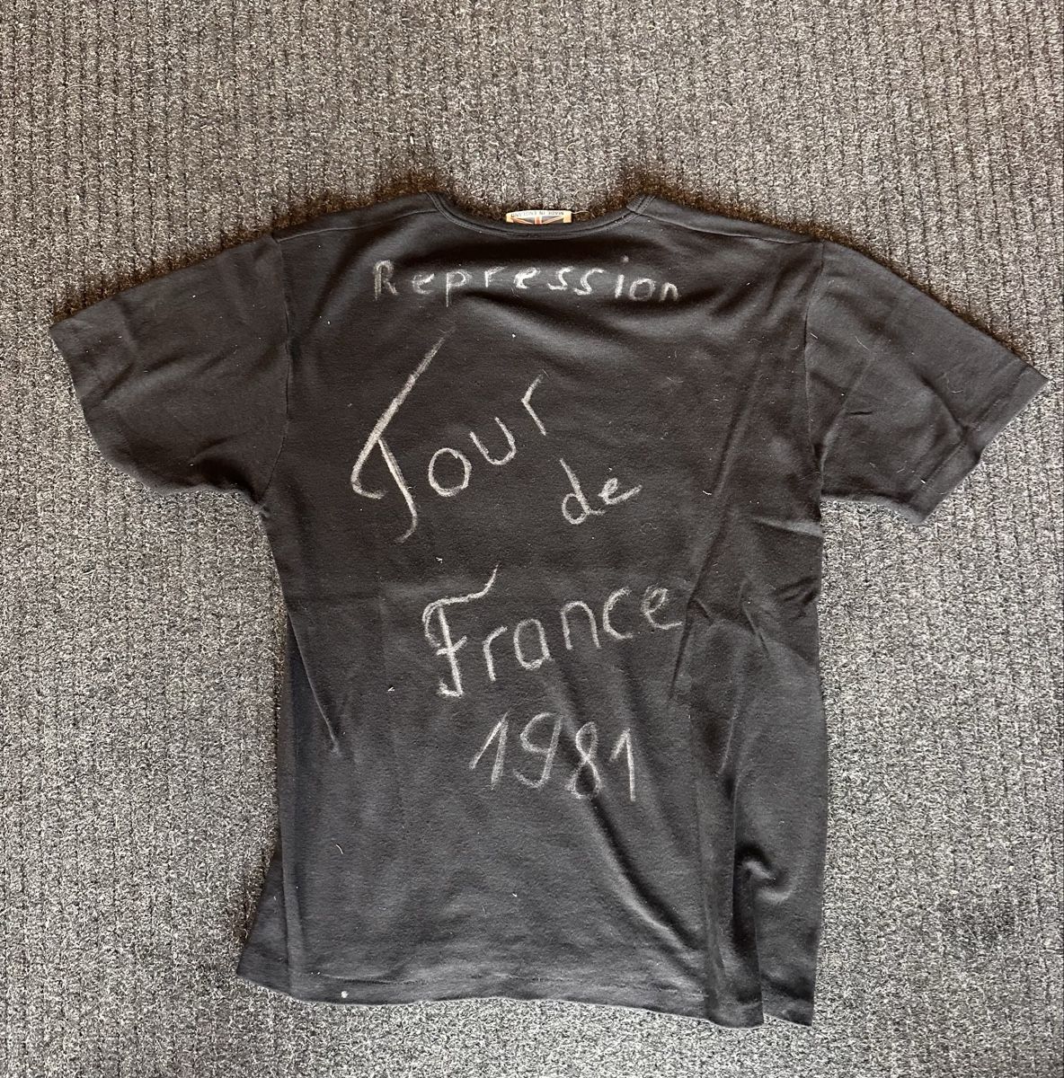 T-shirts: T-shirt Trust repression – D'occasion à Vevey par Dborg 1
