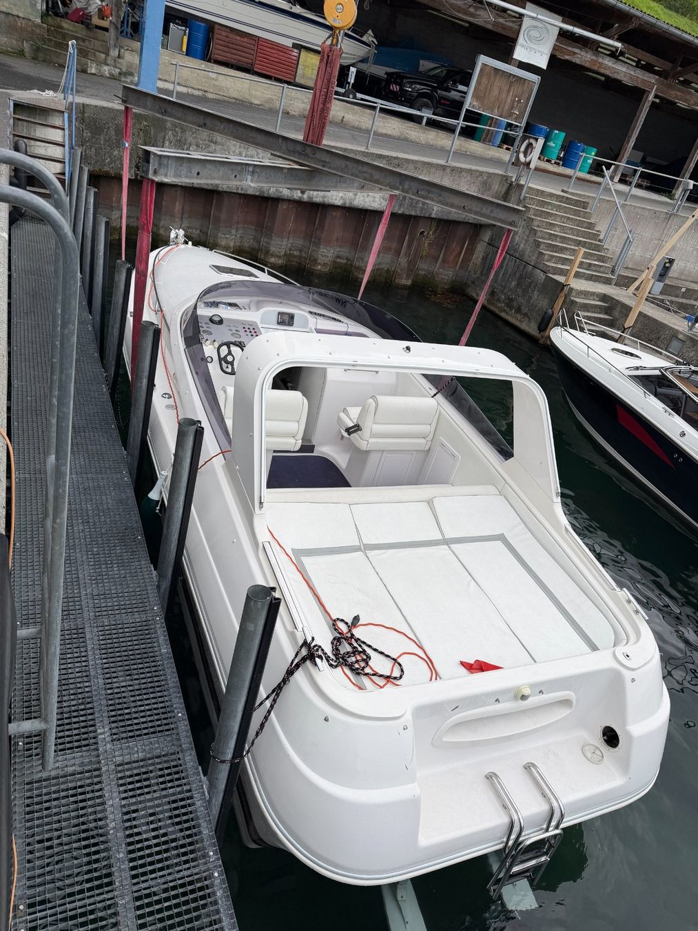 Tullio Abbate Boote: TULIO ABBATE EXCEPTION 33 mit BUGSTRAHLER. – Gebraucht aus Avenches von BOOTTRANSPORTE 2