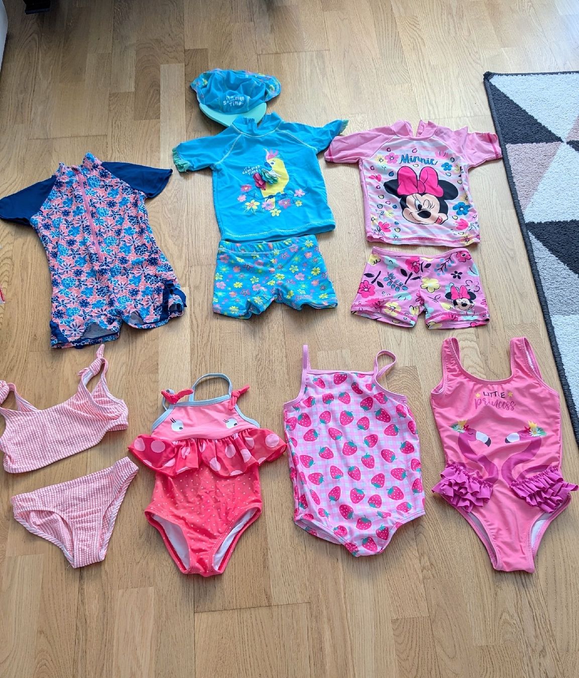 Badekleider & Bikinis: Mädchen Badeanzug Grösse 86-104 – Gebraucht aus Steinmaur von Ottelo
