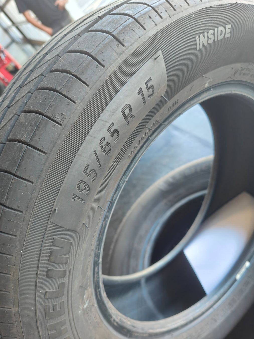 Michelin Pneus & Kompletträder: 195/65 R15 Sommerreifen – Gebraucht aus Oberengstringen von Reifen-Lagerverkauf 1