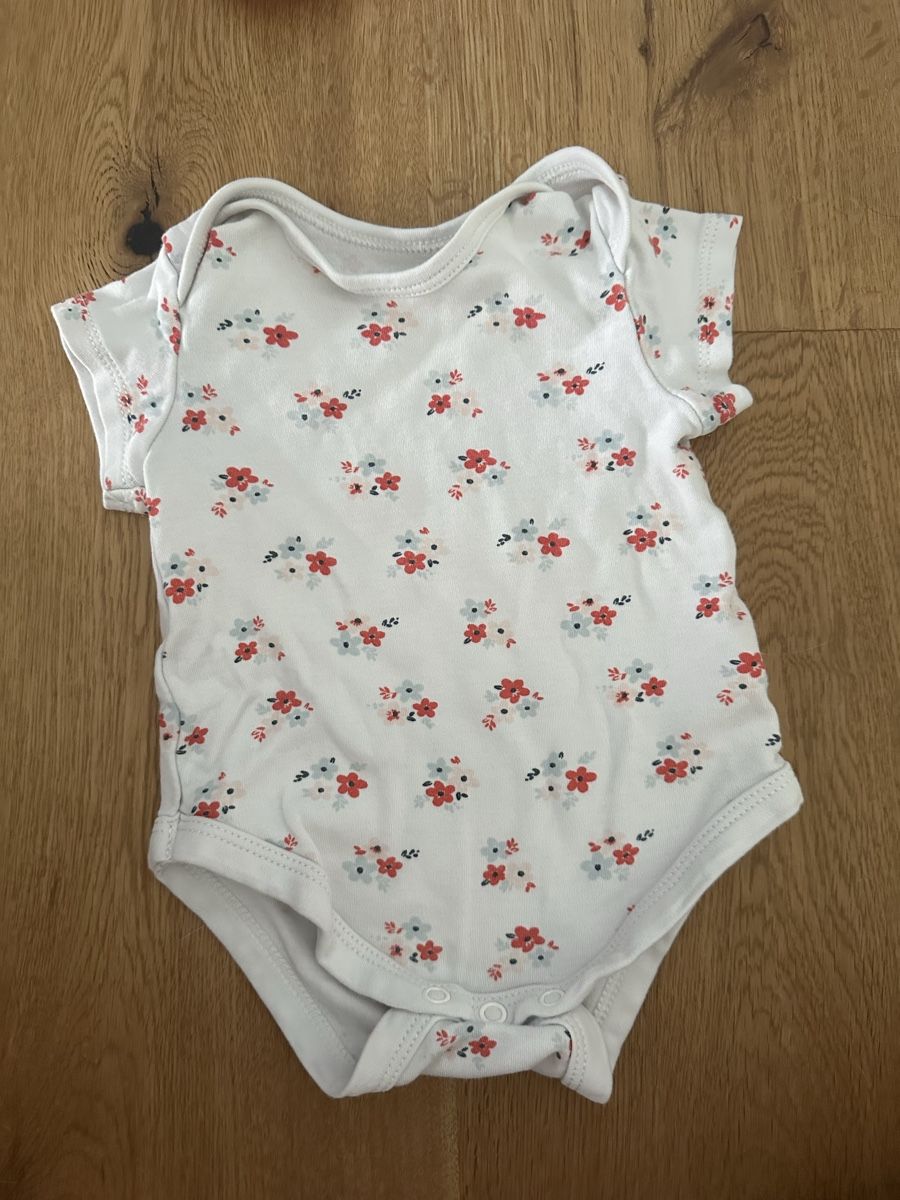 Lotti & Set di vestiti: Strampler kurzarm Grösse 56 4er Set guter Zustand – Usato da Sempach venduto da chruettimann 1