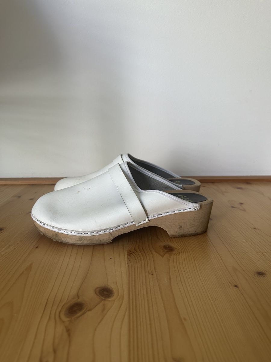 Scarpe da uomo: Schwedische Clogs weiss EU 44 – Usato da Basel venduto da wardrobeupdate 1